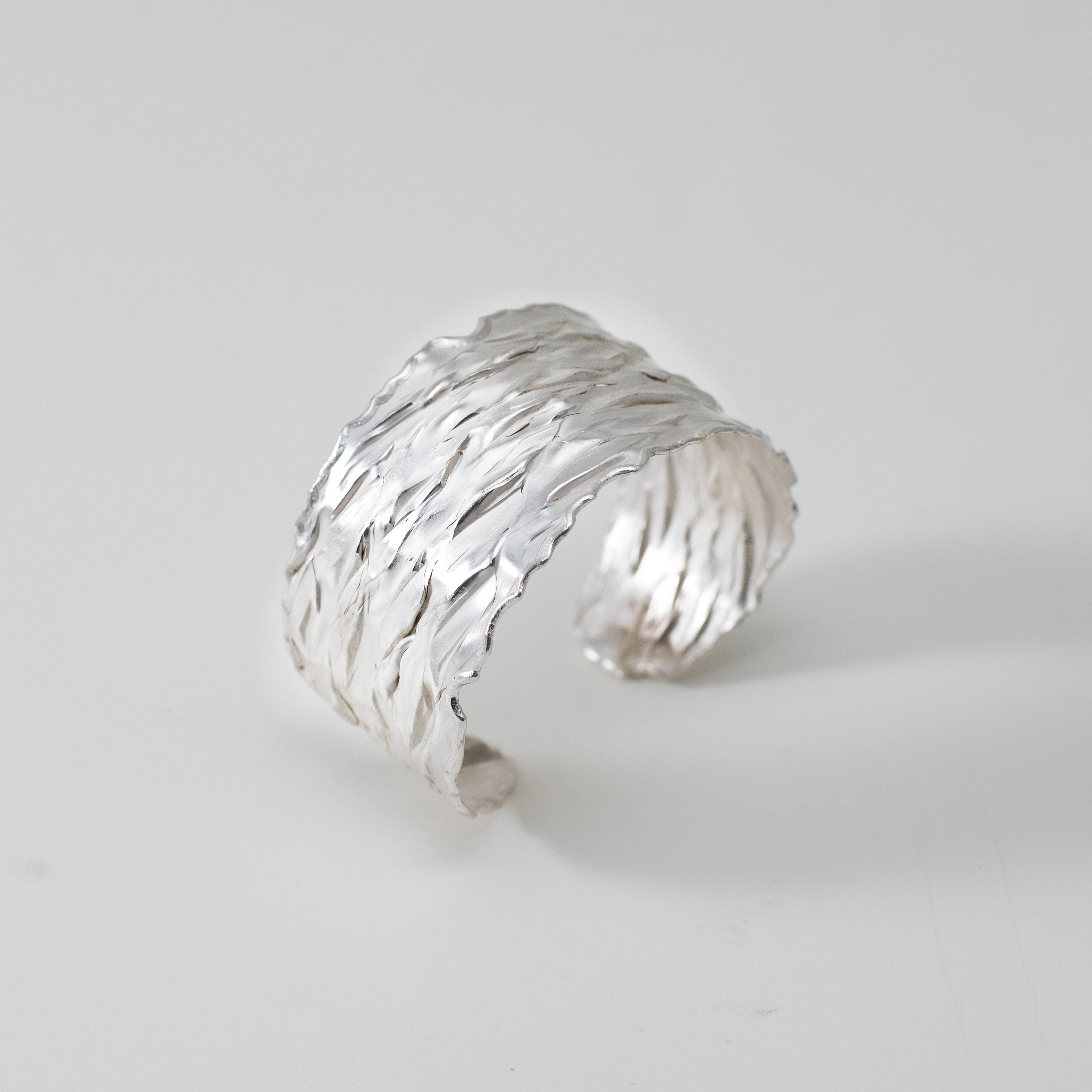 Dünnes Wellenarmband