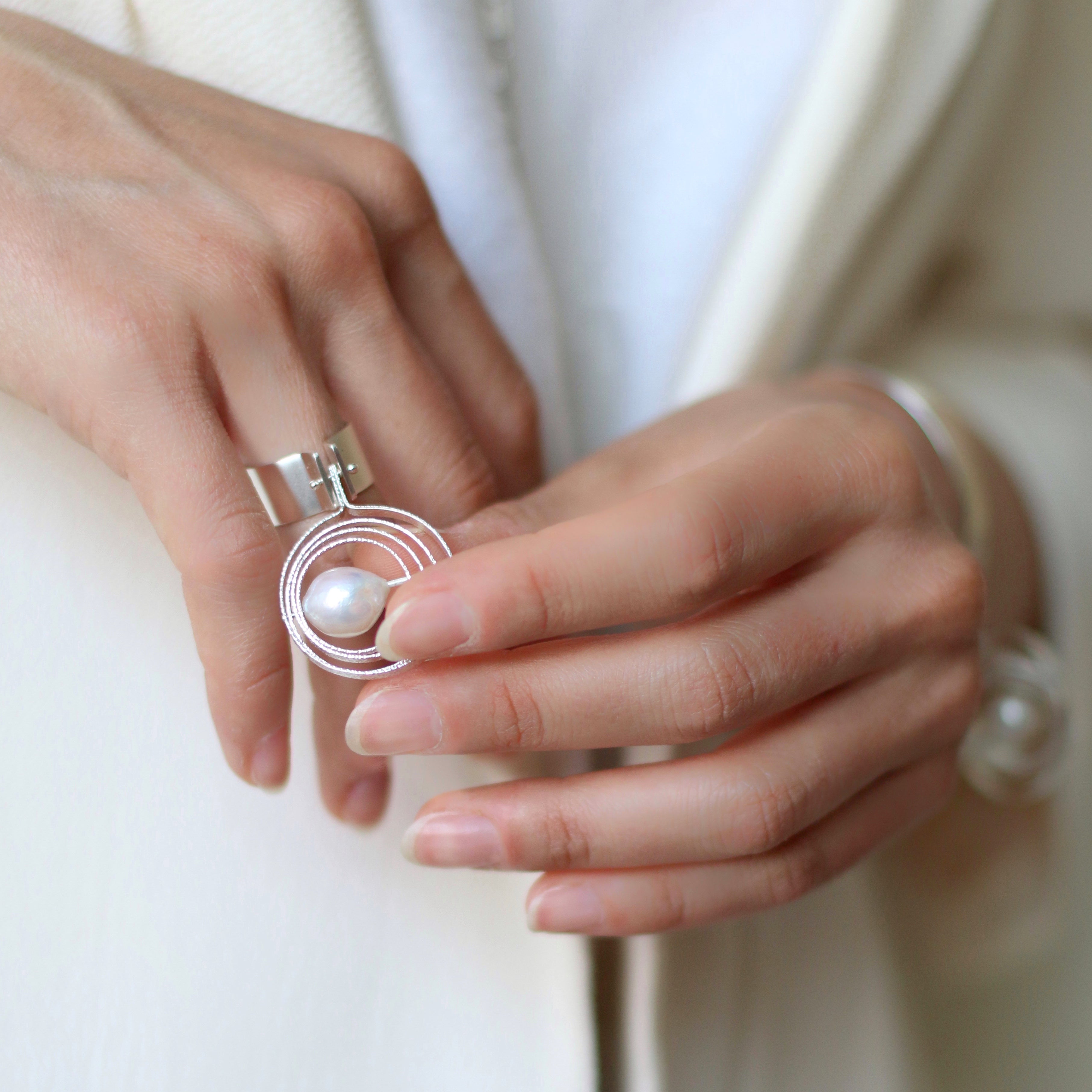 Kinetic Orbit Ring mit Perle