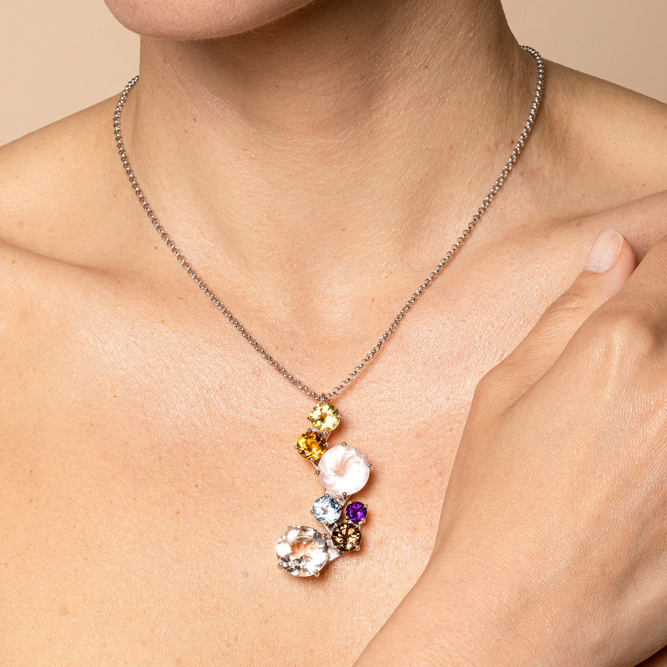 Halskette mit Iris-Cluster-Anhänger