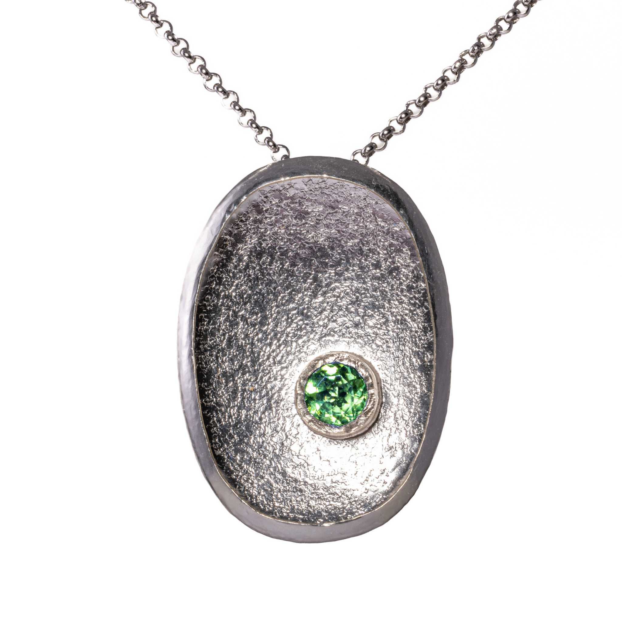 Halskette mit ovalem Venus-Anhänger